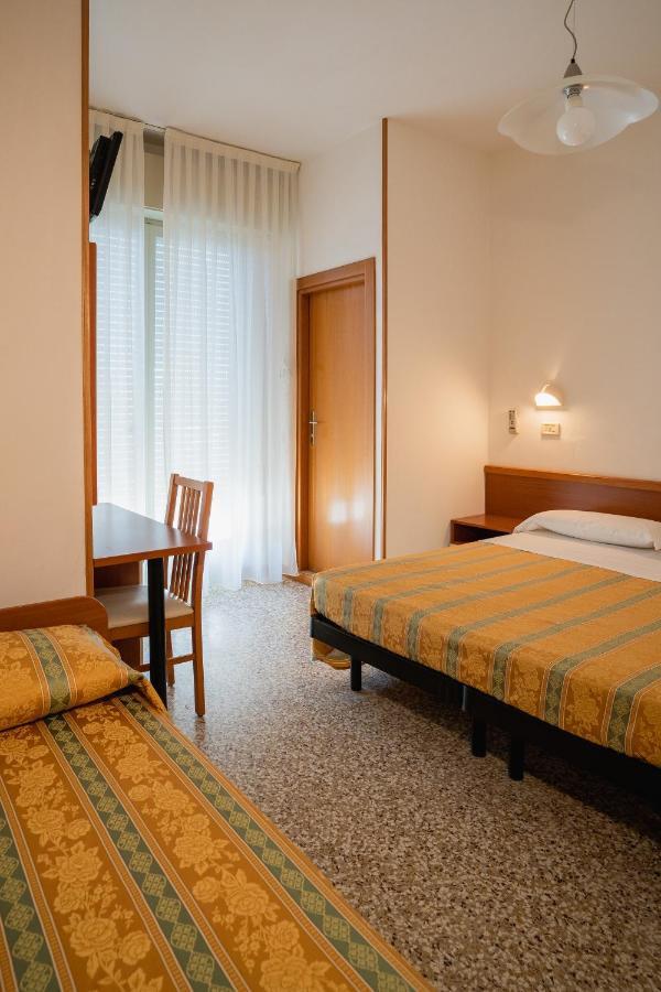 Hotel Happy มิลาโน แมริตทิมา ภายนอก รูปภาพ